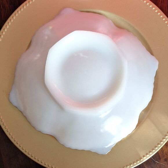 Anchor Hocking  Milk Glass Grape/Leaves Pattern Fruit Bowl Gold Trim - Picture 3 of 5